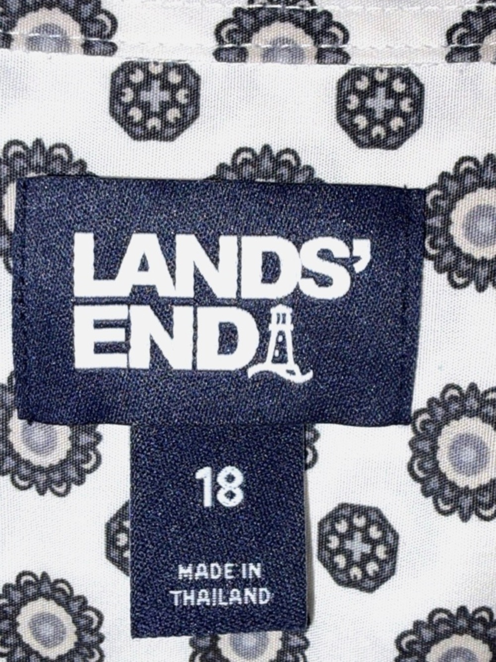 Lands’ End No Iron Button Front Shirt Women’s 18 Black White Geometric - Picture 10 of 14